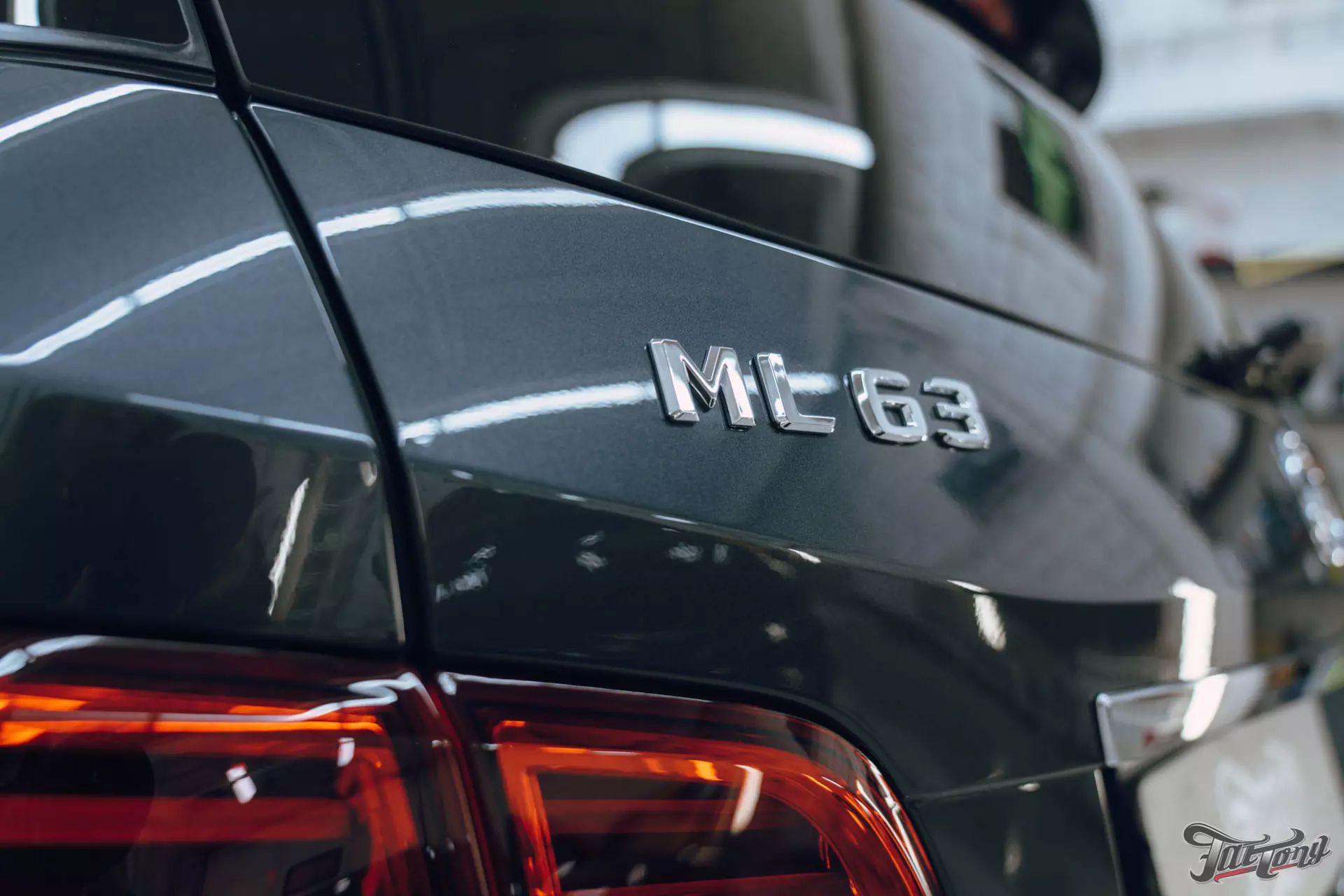 Mercedes ML 63 AMG. Полировка кузова+керамика. Антидождь. Мойка подкапотного пространства. Уборка салона. Выставление зазоров